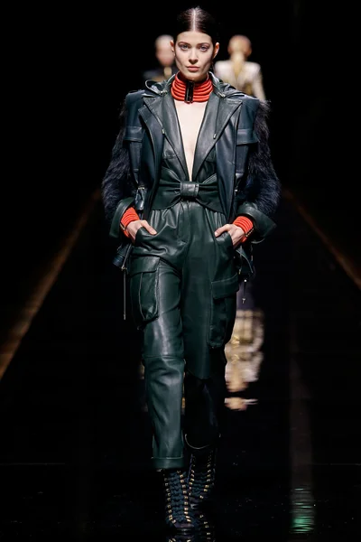 Look 13